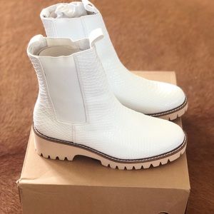 Matisse Chase White Snake Boots